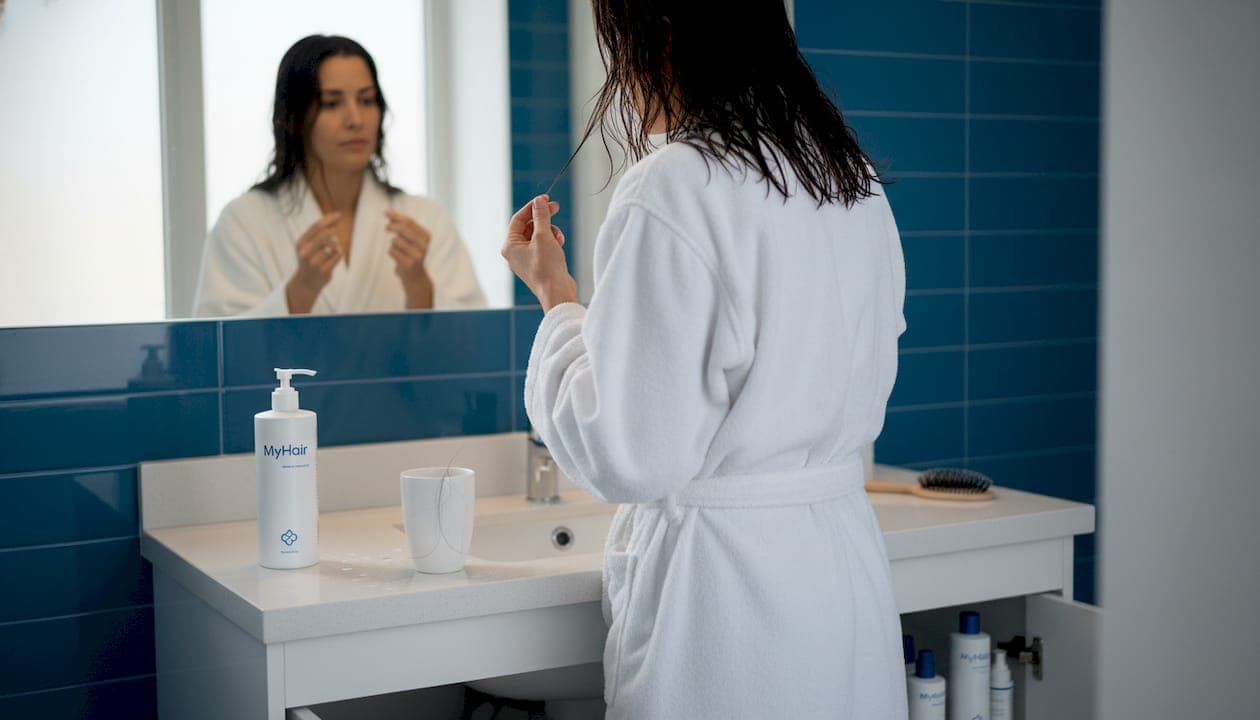 ¿Qué es el falso crecimiento capilar? Causas y soluciones