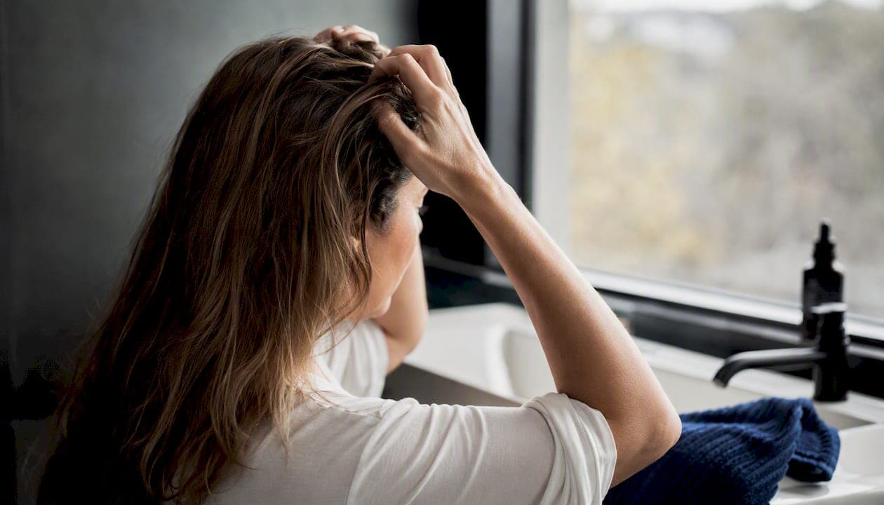 Haarausfall nach der Schwangerschaft: Was jetzt wirklich hilft