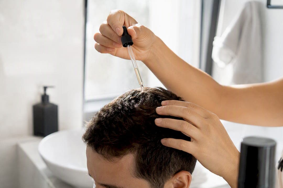 Cómo prevenir la caída del cabello: guía basada en evidencia